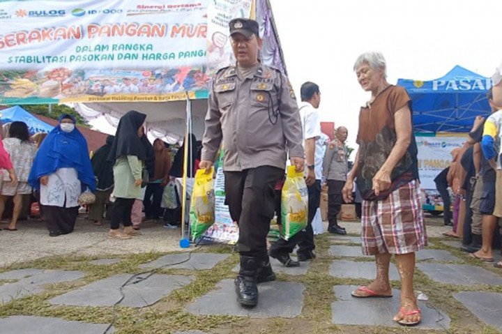 Nenek 86 Tahun di Pangkalpinang Rela Antri Demi Beras SPHP