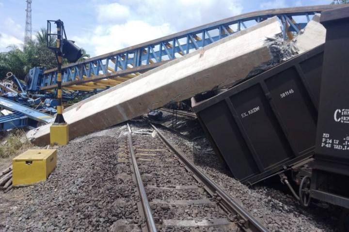 Kecelakaan Girder Timpa Kereta, Penumpang KA Gunung Megang-Penanggiran Dievakuasi