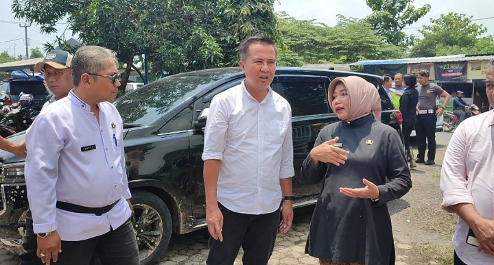 Atasi Banjir, Pj Gubernur Jabar Janjikan Normalisasi 5 Sungai di Cirebon