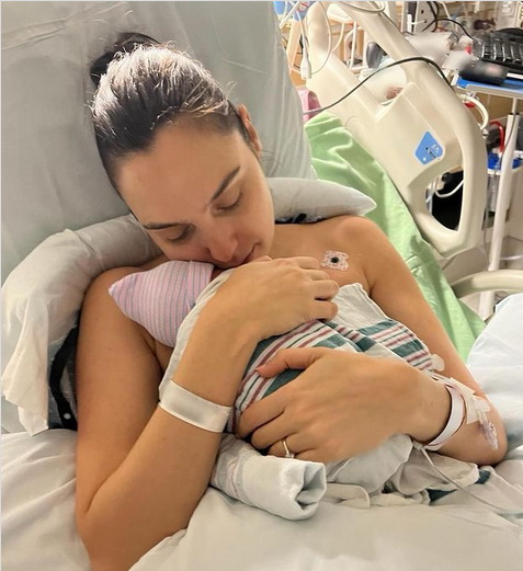Gal Gadot Bersyukur Lahirkan Anak Keempat