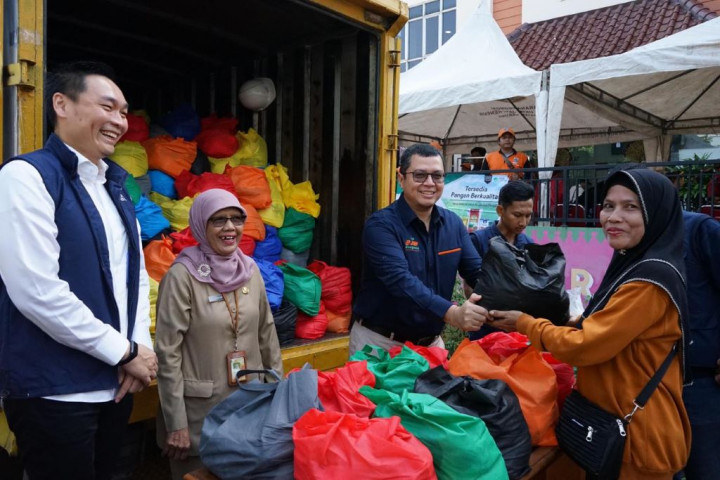 Jelang Ramadan, PT JIEP Bikin Bazar Sembako Murah