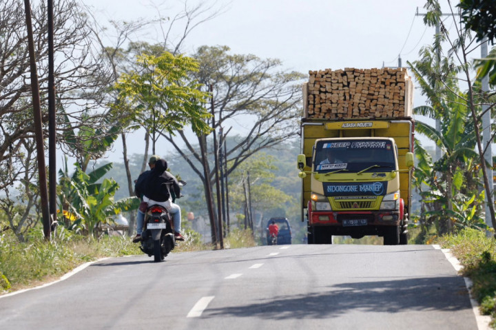 Pemkab Garut Resmikan Pembangunan 50 KM Jalan Aspal Plastik