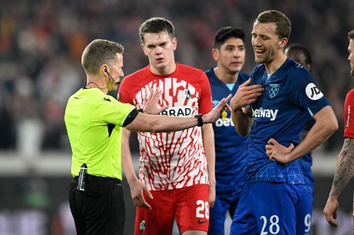 Kemenangan Freiburg atas West Ham Menuai Kontroversi