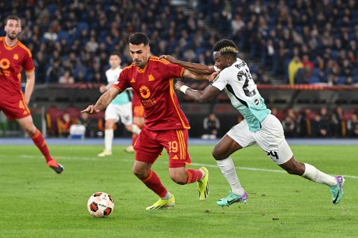 Brighton Dibantai Roma karena Kehabisan Tenaga