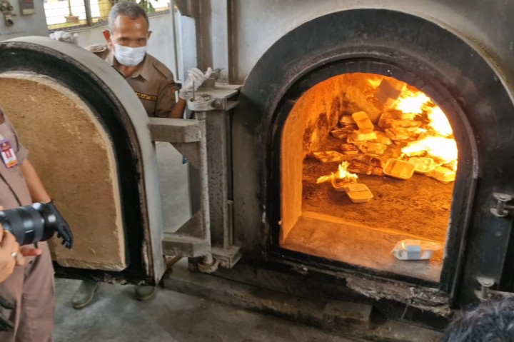 Bea Cukai Bandara Soetta Musnahkan Ribuan Milky Bun Jajanan Jastip Viral Asal Thailand