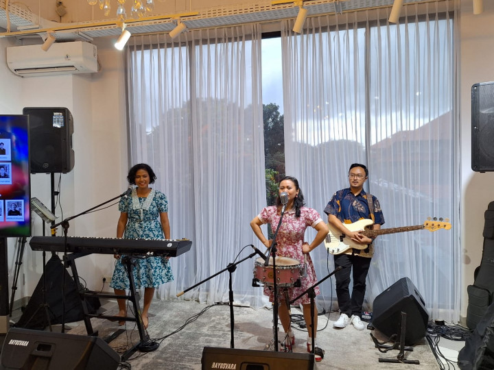 Nona Ria Selalu Terkesan Tampil di Galeri Seni