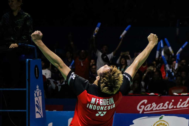 Marcus 'The Minions' Gideon Resmi Gantung Raket