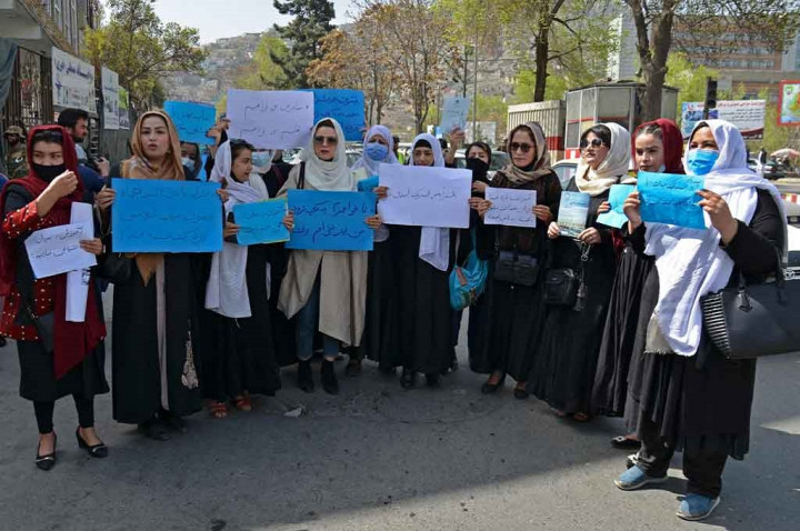 Sejumlah Perempuan Afghanistan Berdemo Menentang Pembatasan Taliban