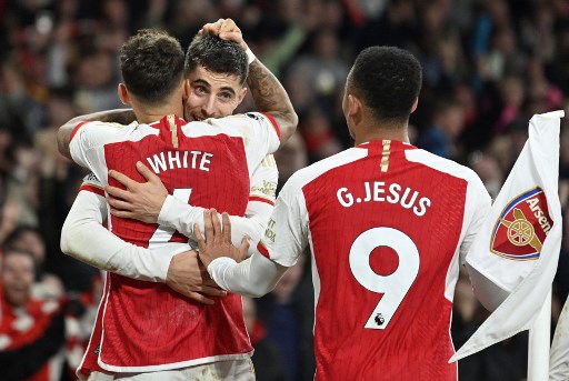 Selebrasi gol para pemain Arsenal. (JUSTIN TALLIS / AFP)