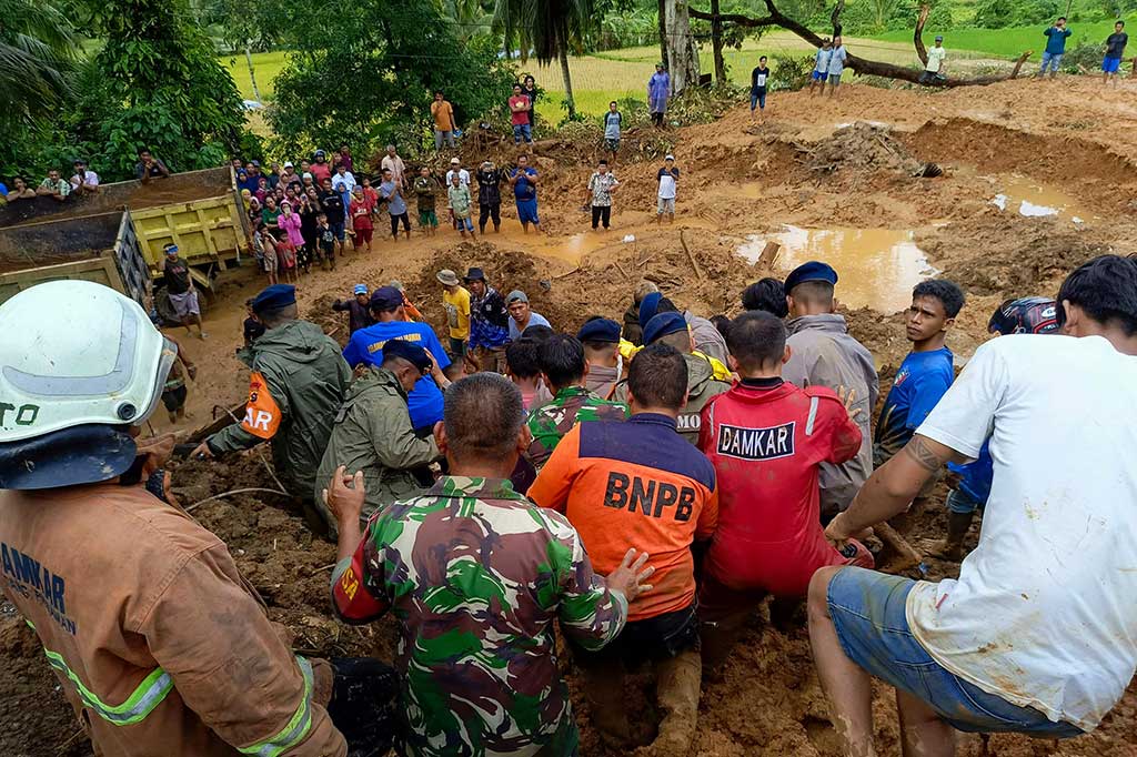 30 Orang Meninggal Akibat Tanah Longsor di Sumbar