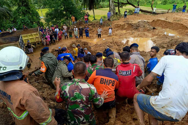 BNPB: 30 Orang Meninggal Akibat Tanah Longsor di Sumbar