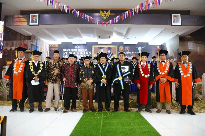 Pasutri Dikukuhkan Jadi Profesor UMM, Meski Sang Istri Sudah Almarhumah