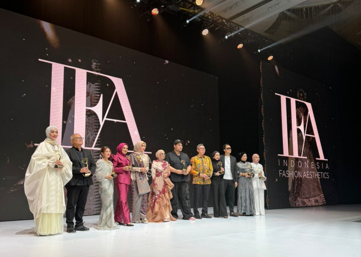 Indonesia Fashion Aesthetic Beri Penghargaan untuk Okky Asokawati hingga Reza Gladys