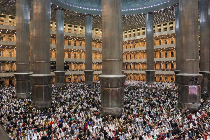 Tarawih Perdana, Ribuan Jemaah Padati Masjid Istiqlal