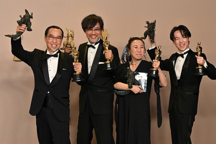 Karpet Merah Oscar: Hitam, Metalik, Putri Duyung