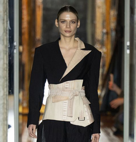 JYK Label Tampilkan Keindahan Kain Ulos di Milan Fashion Week 2024