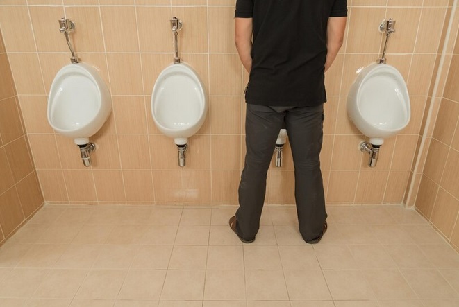 Apakah Normal Buang Air Kecil Hanya Sedikit saat Puasa? Ketahui Jawabannya