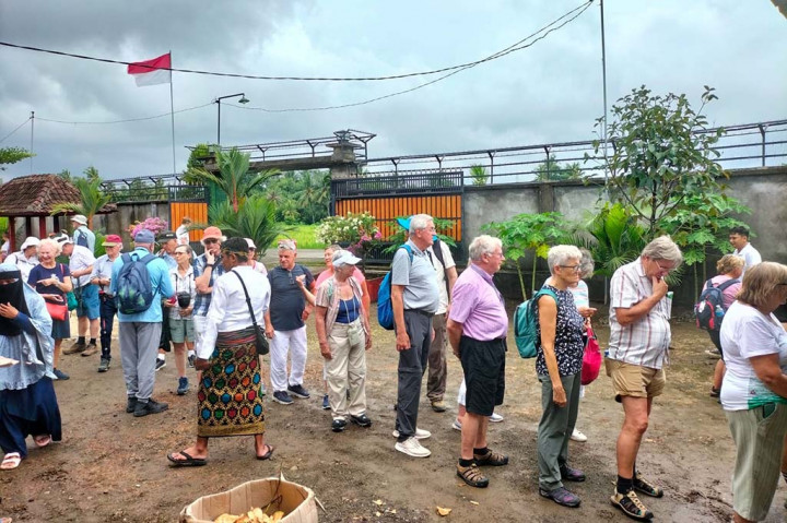 64 Wisman Eropa Kunjungi Mambalan