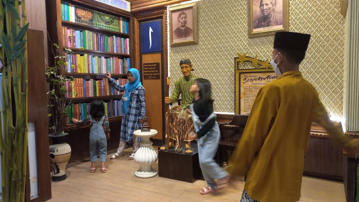 Wisata Religi dan Kuliner di Museum Jenang Kudus