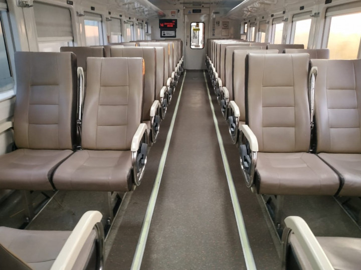 4 Tips Memilih Kursi Kereta Api Ekonomi Premium Agar Perjalanan Mudik Lebih Nyaman