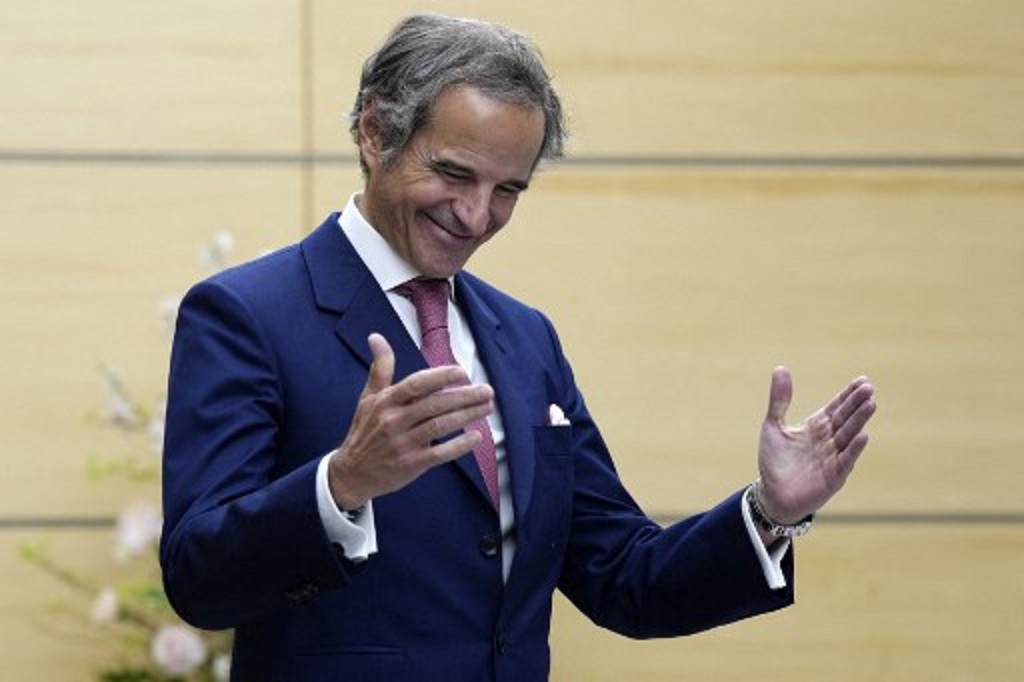 DIrektur Jenderal IAEA Rafael Mariano Grossi saat berada di Tokyo, Jepang, 13 Maret 2024. (Eugene Hoshiko / POOL / AFP)