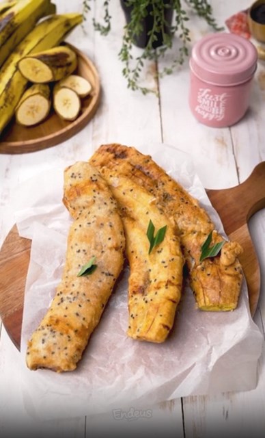 Simak resep pisang naga, mantap dengan taburan wijen. (Foto: Dok. Endeus TV)