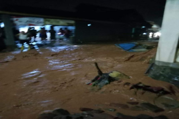 2 Orang Meninggal Terseret Banjir Bandang di Pekalongan