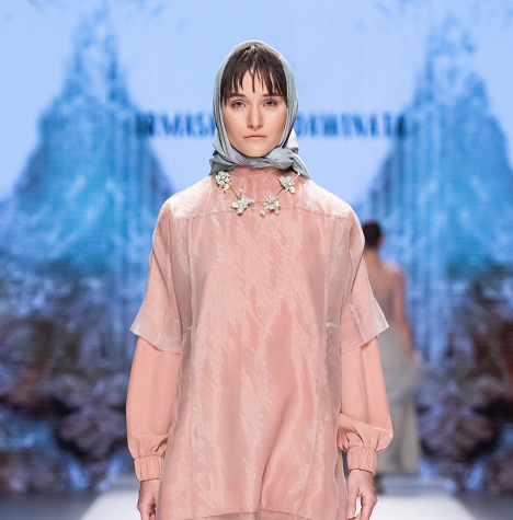 Desainer Joedawinata Pamer Keindahan Kawah Putih Indonesia di Moscow Fashion Week 2024