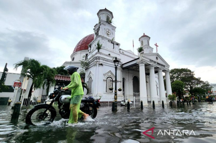 Kawasan Kota Lama Semarang Terendam Banjir