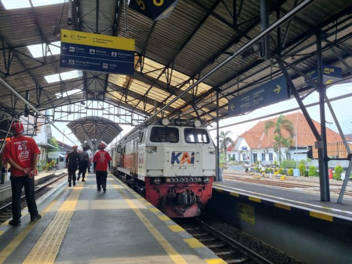 2 Kedatangan KA di Stasiun Malang Telat Akibat Banjir di Semarang