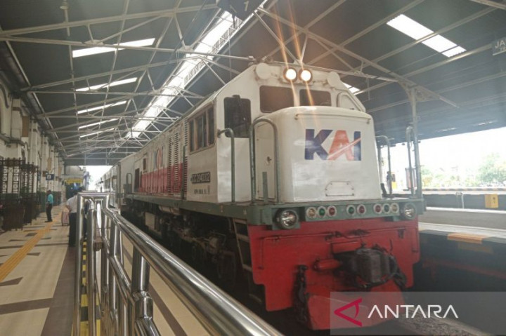 14 Jadwal KA Daop 3 Cirebon Terlambat Hingga 5 Jam Imbas Banjir Semarang