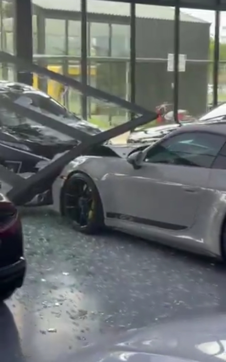 Viral, Xpander Tabrak Showroom Mobil Sport di PIK, Ini Penjelasan Polisi