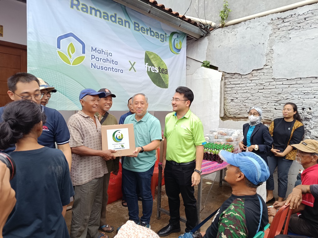 Penyerahan 1.000 paket donasi sembako dan 7.520 paket buka puasa. Dok. Ist