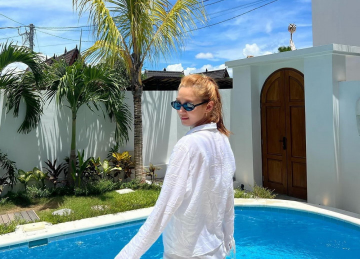 Betah Banget! Hyoyeon SNSD Healing Sambil Ikutan Nyepi di Bali