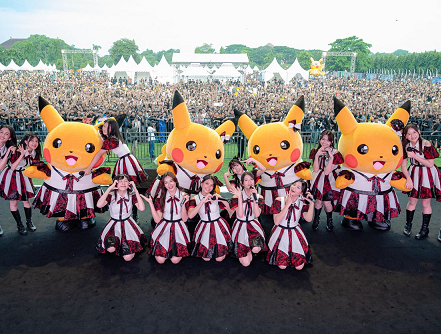  JKT 48 tampil bersama Pikachu di panggung Pikachu’s Indonesia Journey. (Foto: Dok. Istimewa)