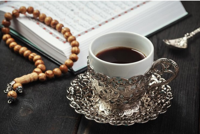 Kopi sebagai teman ulama saat dzikir dan qiyamul lail. Ilustrasi-Freepik