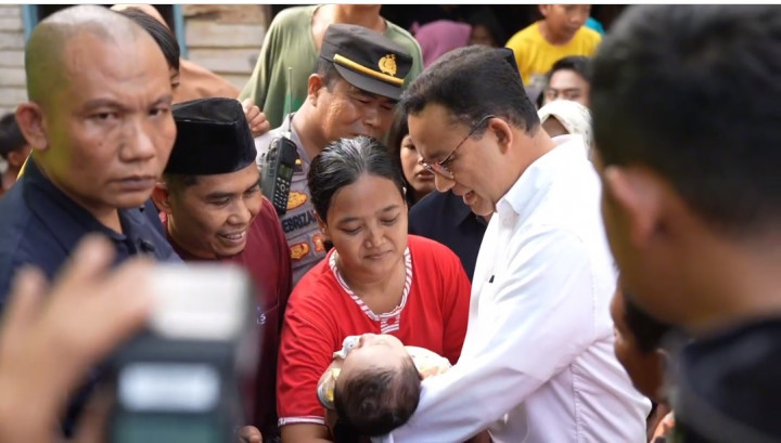 Anies Kunjungi Warga Terdampak Banjir Sumbar