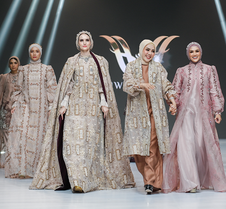 Gandeng Mulan Jameela, Brand Wiwiek Hatta ID Pamer Koleksi 'Magnolia–The Glisten Of Raya' di IFA 2024