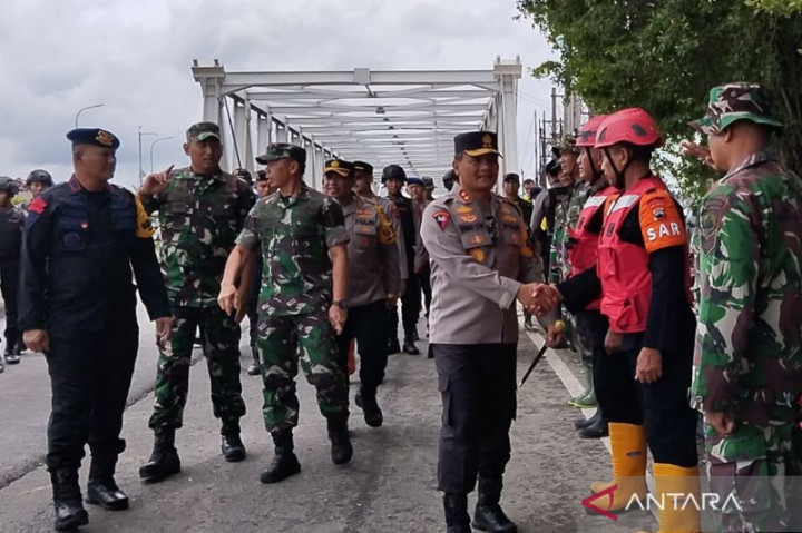 Kapolda Jateng Pastikan Warga Terdampak Banjir Demak Prioritas Mendapat Penanganan