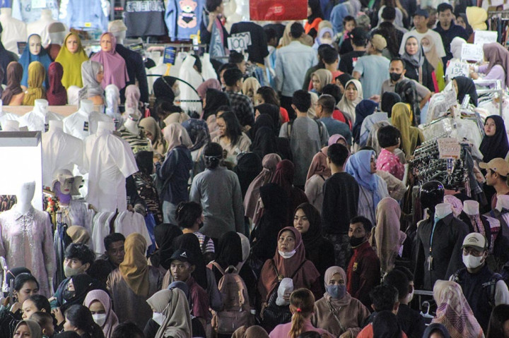 Akhir Pekan, Masyarakat Banjiri Pasar Tanah Abang