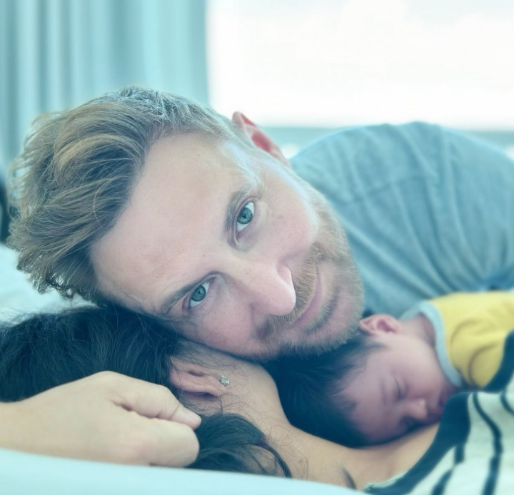 David Guetta dan Kekasihnya Sambut Anak Pertama