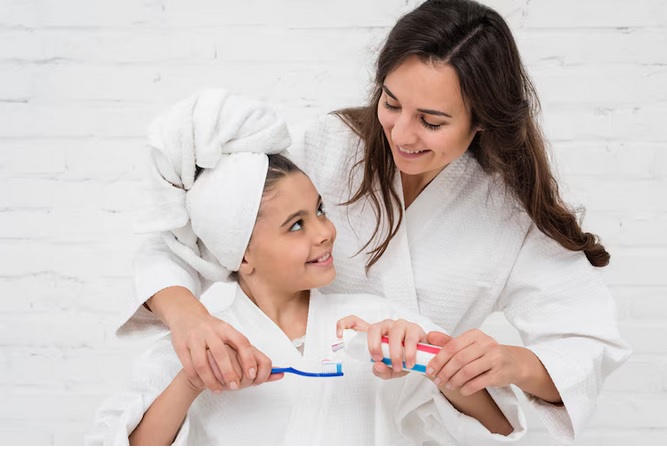 Moms, Begini Cara Ajak si Kecil Mau Sikat Gigi Selepas Sahur