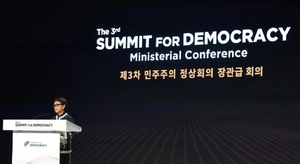 Minister Retno Stated All Parties Have Responsibility Preventing Failed Democracies