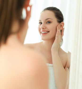 Ingin Kulit Halus dan Mulus? 7 Tips Perawatan Ini Wajib Diterapkan