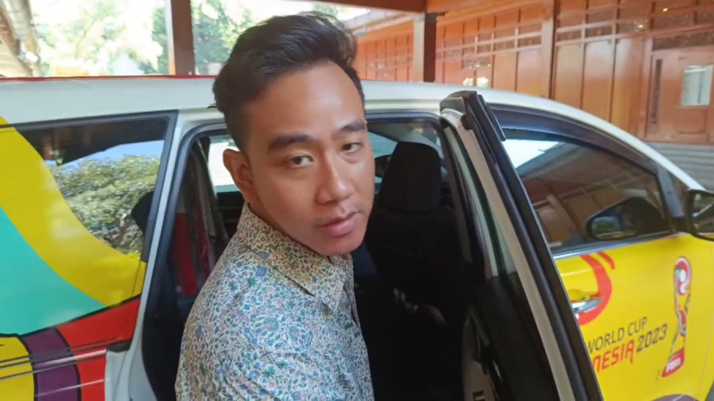 Jelang Pengumuman KPU, Gibran Ngantor Seperti Biasa