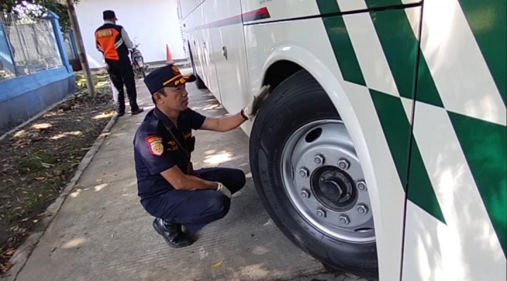 Cek Kelayakan Armada Mudik di Cirebon, Dishub Jabar Temukan Ban Bus Botak