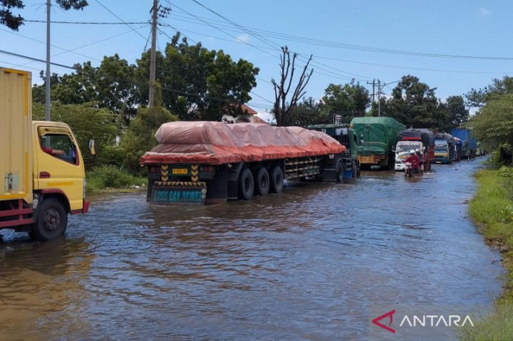Kendaraan ke Semarang Via Mijen Mengular Akibat Banjir Demak