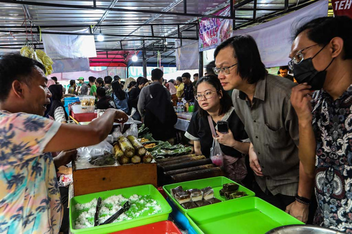 Sejuknya Toleransi Saat Warga Nonmuslim Ikut Berburu Takjil