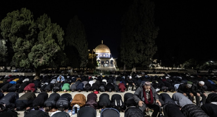 50.000 Jemaah Palestina Salat Tarawih di Masjid Al-Aqsa