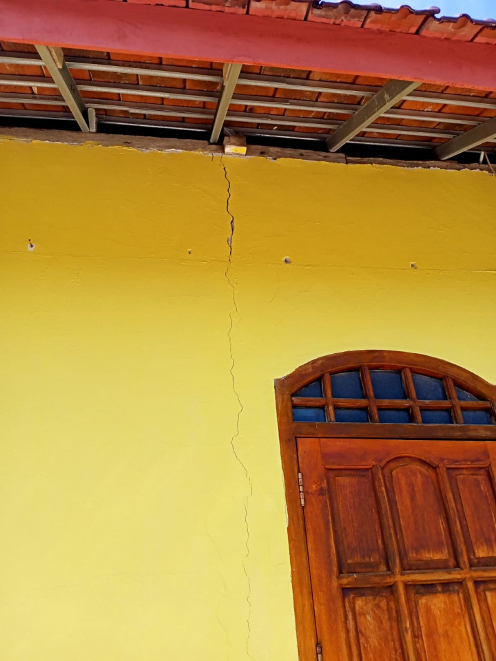 Guncangan Kuat Gempa, Rumah dan Masjid di Pulau Bawean Rusak